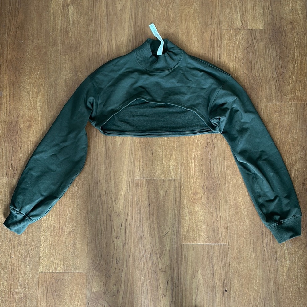 Lululemon mock neck crop top in green